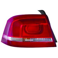 Fanale posteriore esterno rosso berlina per VOLKSWAGEN PASSAT dal 2010 al 2014 lato destro passeggero